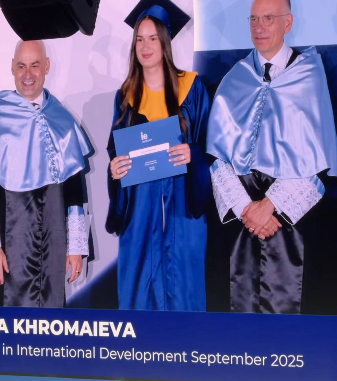 Як зараз виглядає 22-річна донька Єфросиніної: рідкісні фото з випускного